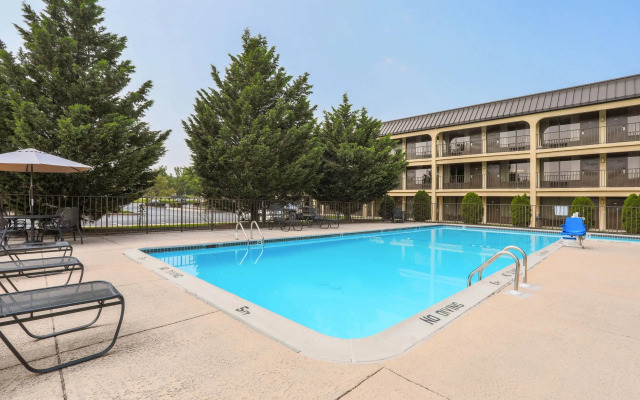 Days Inn by Wyndham Newark Wilmington