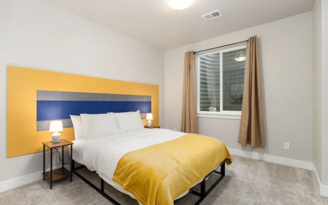 Noco Retreat - King Beds, Fireplace, Scenic Trails