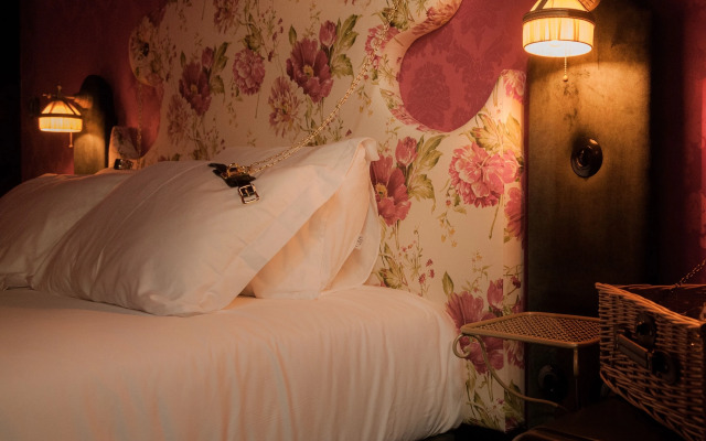 Pensão Amor Madam’s Lodge