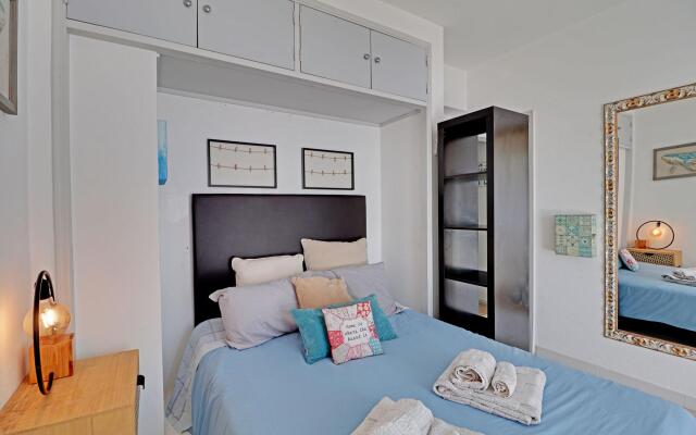 Faro Airport Flat 1 by Homing
