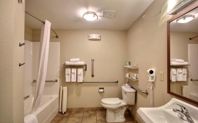 Candlewood Suites Milwaukee Airport by IHG