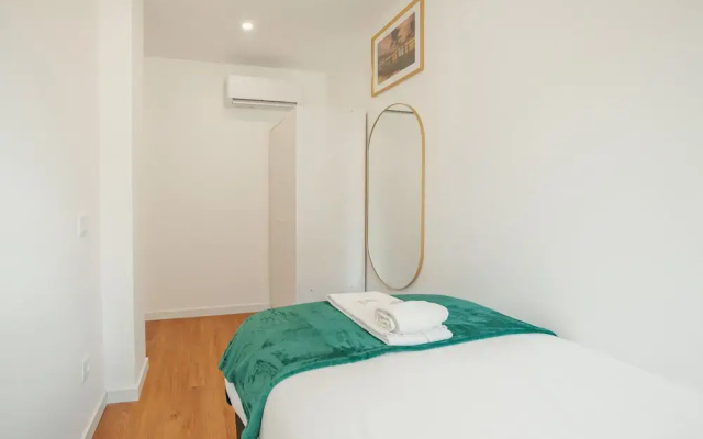 Lapa Stylish Apartment B With Terrace by Vacationy