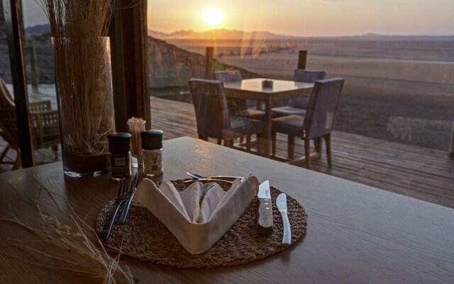 Kanaan N/a'an ku sê Desert Retreat