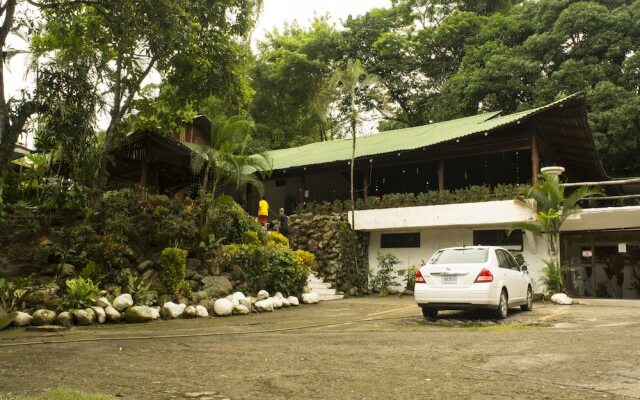 Manuel Antonio Hostel Resort