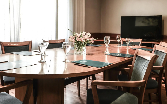 Portal Plaza Suites