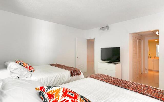 Hallandale 11D