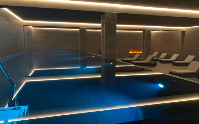 LOEV - VELA Hotel