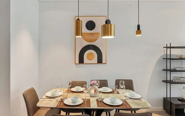 The Crest Residence Luxury by Metropole