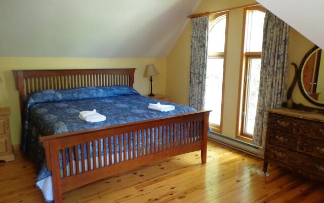 Port Cunnington Lodge & Resort