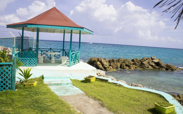 Chrisanns Beach Resort