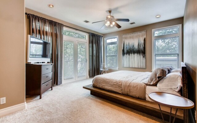 Luxury 4 Bedroom Home in Central Austin