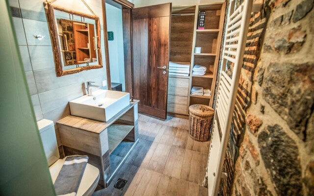 Amazing Home in Milatos with Hot Tub, Sauna & WiFi