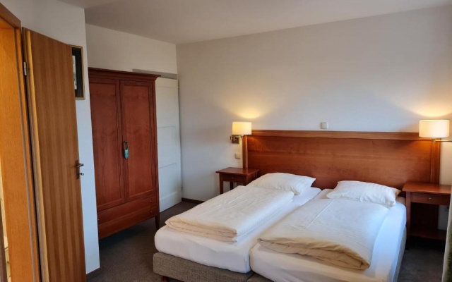 Hotel Waldquelle - Baumhaushotel Aerzen
