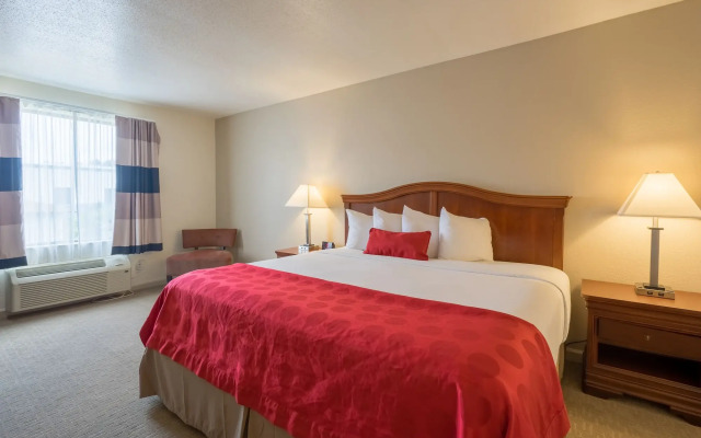 Cottonwood Suites Savannah Hotel & Conference Center
