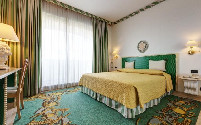 Aris Garden Hotel