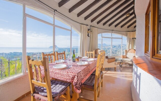 Villa - 5 Bedrooms with Pool, WiFi and Sea views - 104968