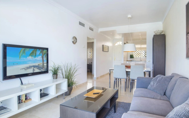 2 bedroom apartment next to porto