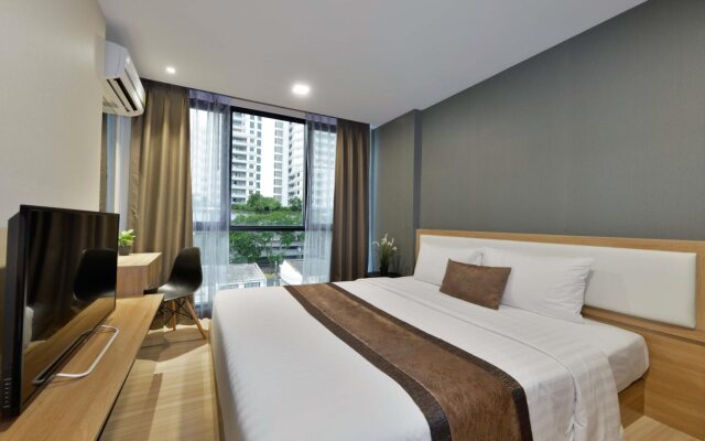 Ten Ekamai Suites Serviced Apartment