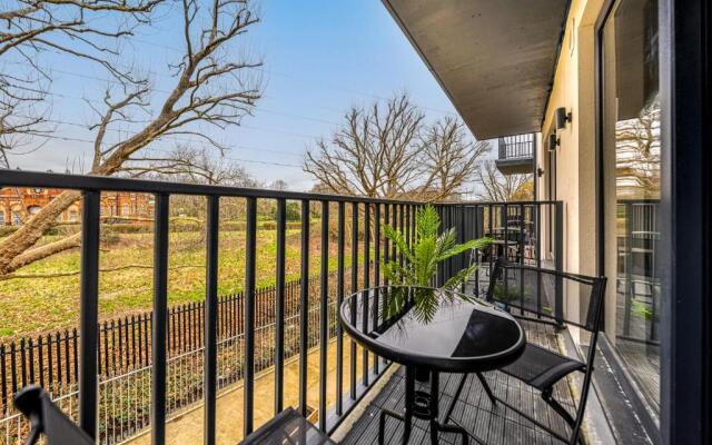 Ashview 2 - Heathrow - Thorpe Park - Free Parking