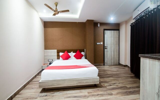 OYO 14869 Hotel Apollo