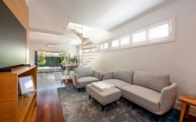 Renovated 3 Bedroom Family Home in Richmond With Parking
