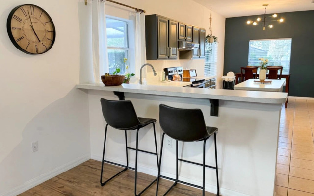 The Shire, Davenport, US