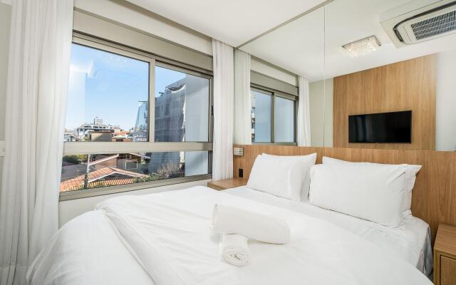 Apto próximo a praia em Jurerê ELU204