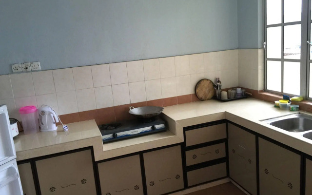 Cameron Pasar Malam Apartment at Crown Imperial Court