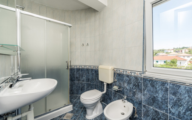 Apartment Matea 220m From the Beach
