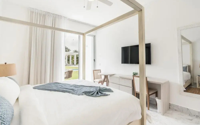 Two-bedroom apt With Pool View bbq in Lake View