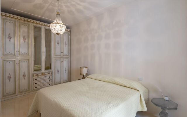 Elegant Central Large House on Lake Como