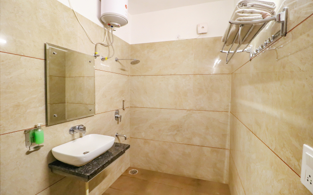 Fabhotel Golden Home