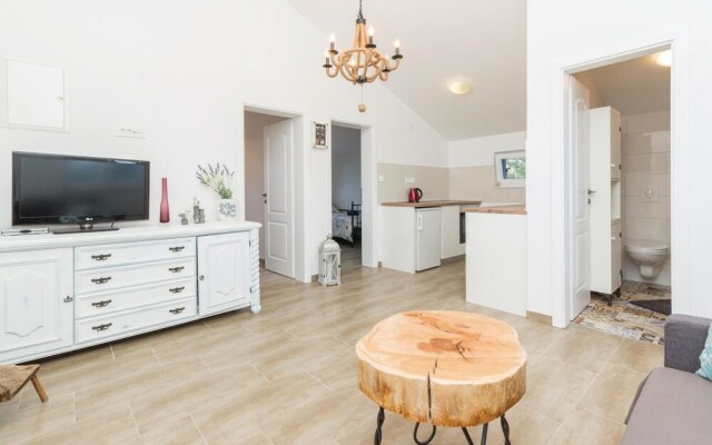 Awesome Home in Zdrelac With Wifi and 4 Bedrooms