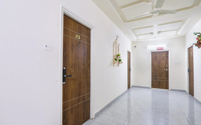 Fabhotel Golden Hitech