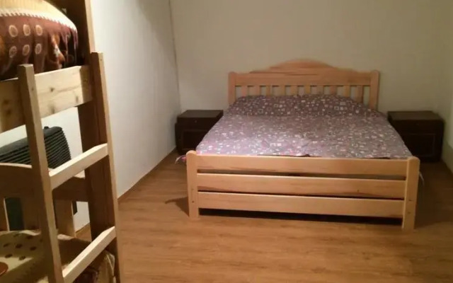 Gia's Hut Hostel