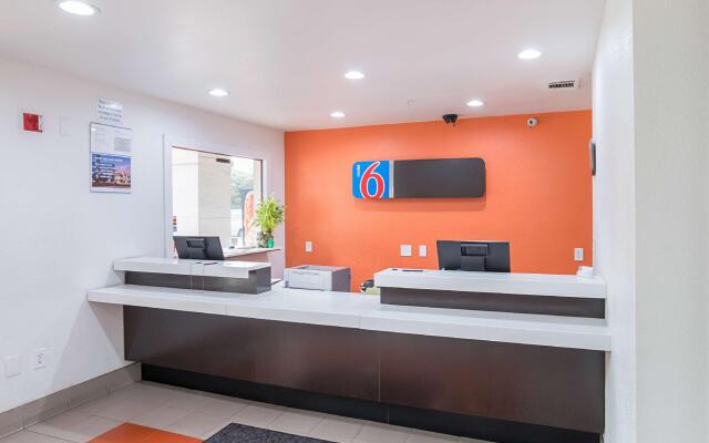 Motel 6 Grand Prairie