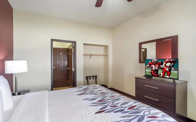 Red Roof Inn & Suites Omaha - Council Bluffs