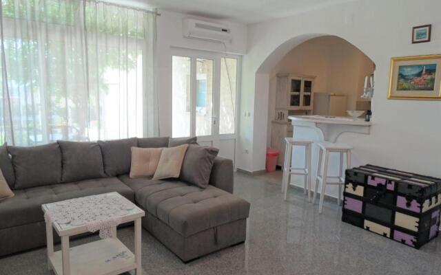 Apartmani Novi Vinodolski 32706 - Radmila