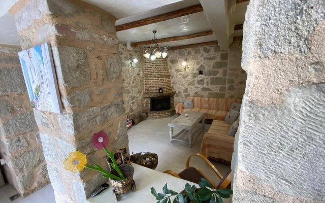 Stone House 3-bedroom 8 Persons