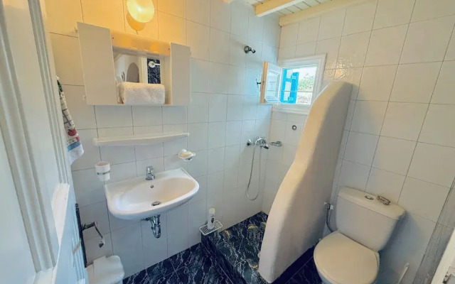 Stylish 2 Bd Escape Apt at Ornos Beach