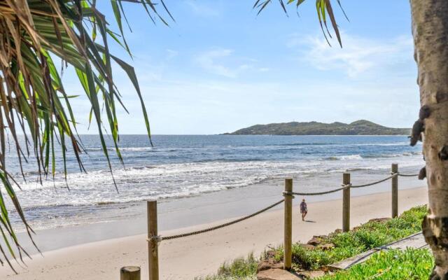 Fuller Holidays - Belongil Beach Pavilion House, 18A Childe St