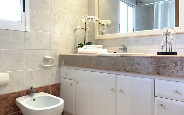T&H Aventura Park Family Apartment