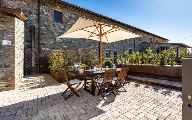 Appartamento in casale con piscina Casa I Pavoni