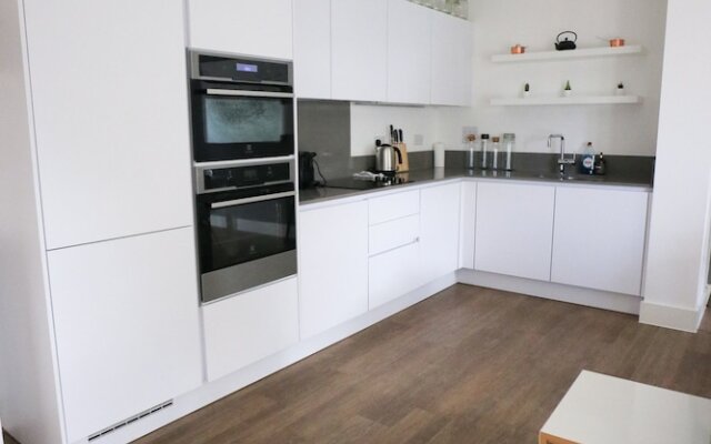Modern 2 Bedroom Apartment in Putney
