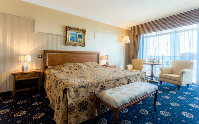 Palace-Marina Dinevi Hotel