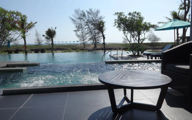 Le Coral Beach Resort and Cafe