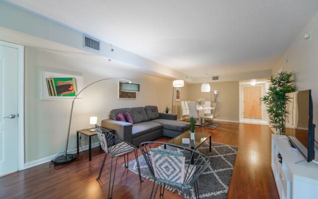 Amazing 2Br Condo in Brickell W Pool