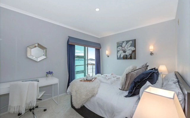 1BR Sub-Penthouse - Panoramic Views