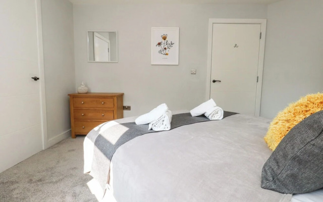 Flat 6, Thornlow Heights
