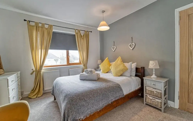 Host Stay Severn Swans House